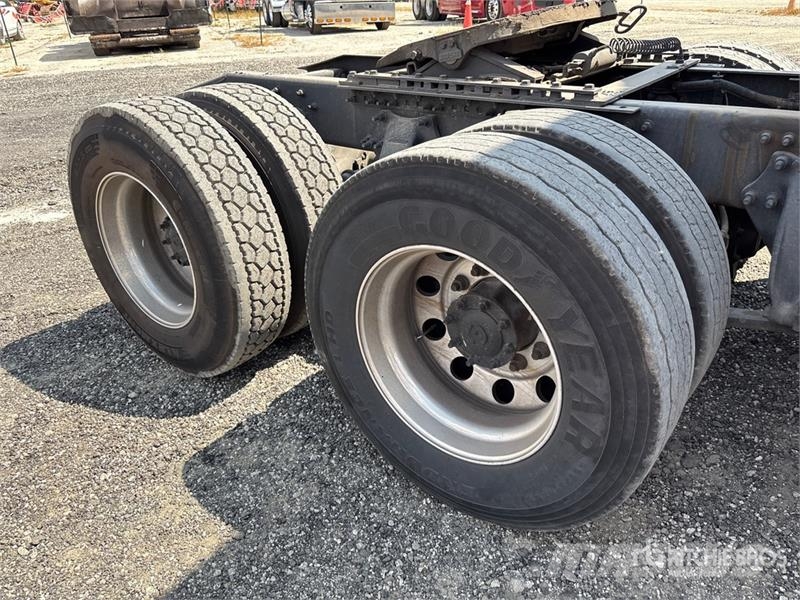 Freightliner Cascadia 125 6x4 T/A Sleeper Truck Tractor Naudoti vilkikai