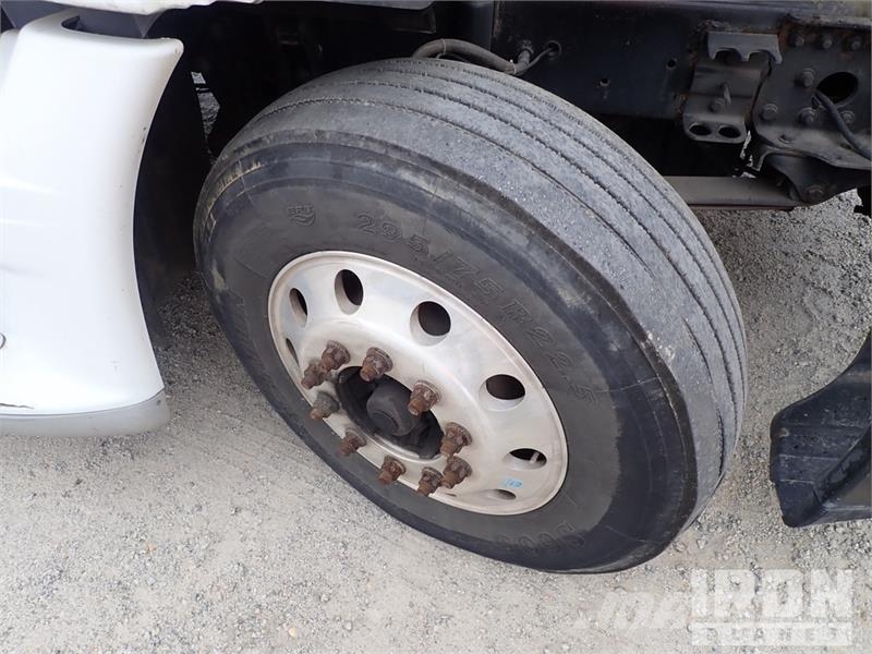 Freightliner Cascadia 125 6x4 T/A Sleeper Truck Tractor Vilcēji