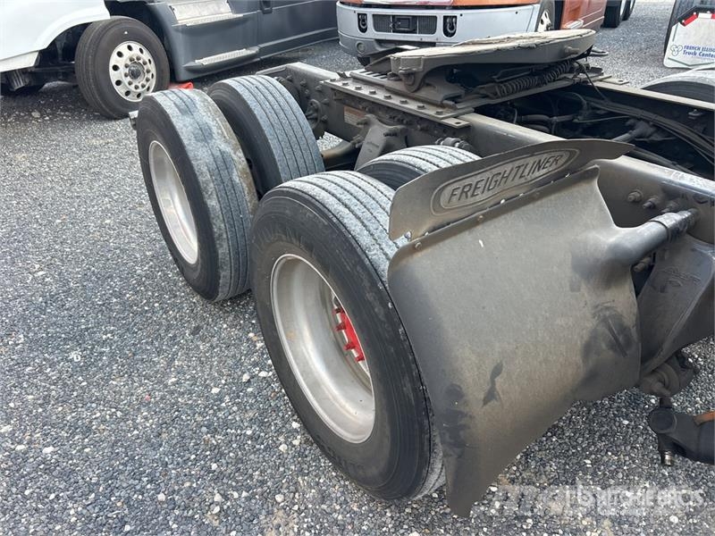 Freightliner Cascadia 126 6x4 T/A Sleeper Truck Tractor (Inoper Autotractoare