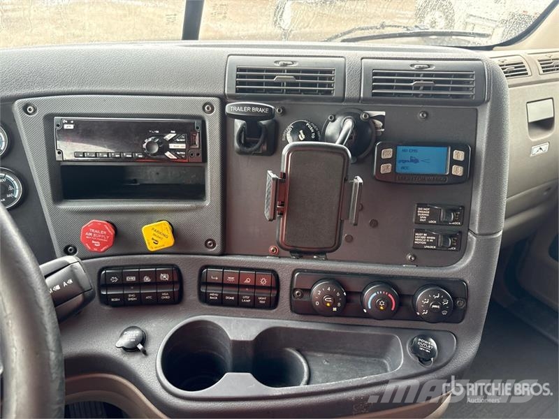 Freightliner Cascadia 125 6x4 T/A Sleeper Truck Tractor Vilcēji