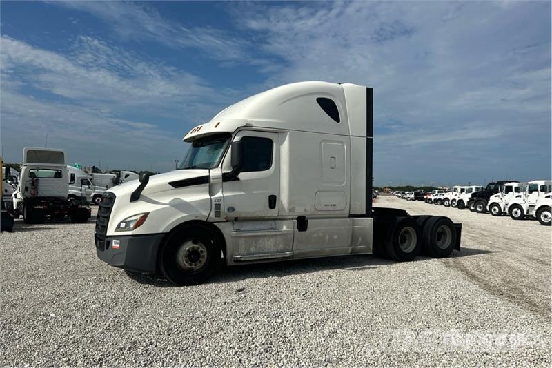 Freightliner Cascadia 126 6x4 T/A Sleeper Truck Tractor 中古トラクターヘッド | トレーラーヘッド