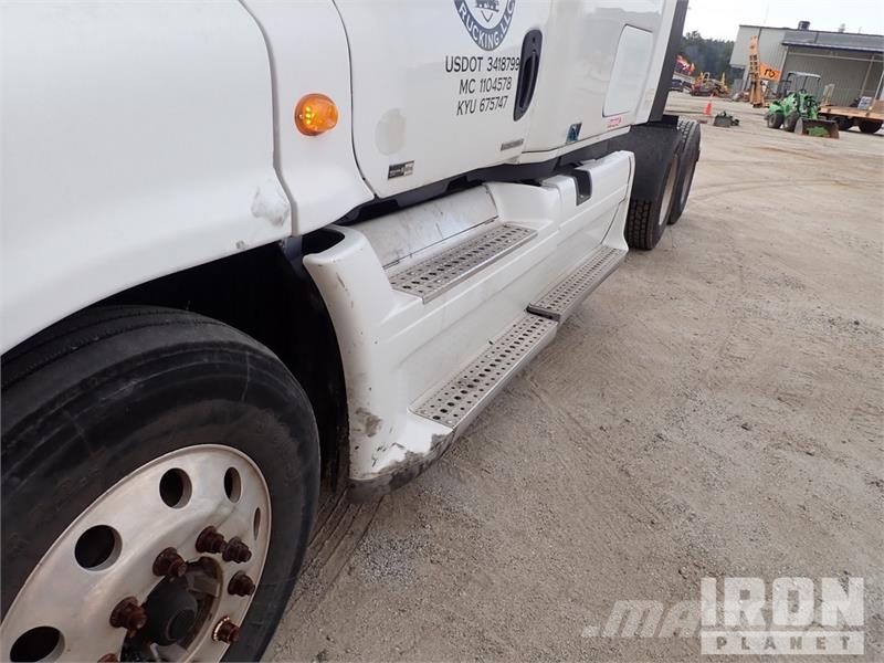 Freightliner Cascadia 125 6x4 T/A Sleeper Truck Tractor Vilcēji