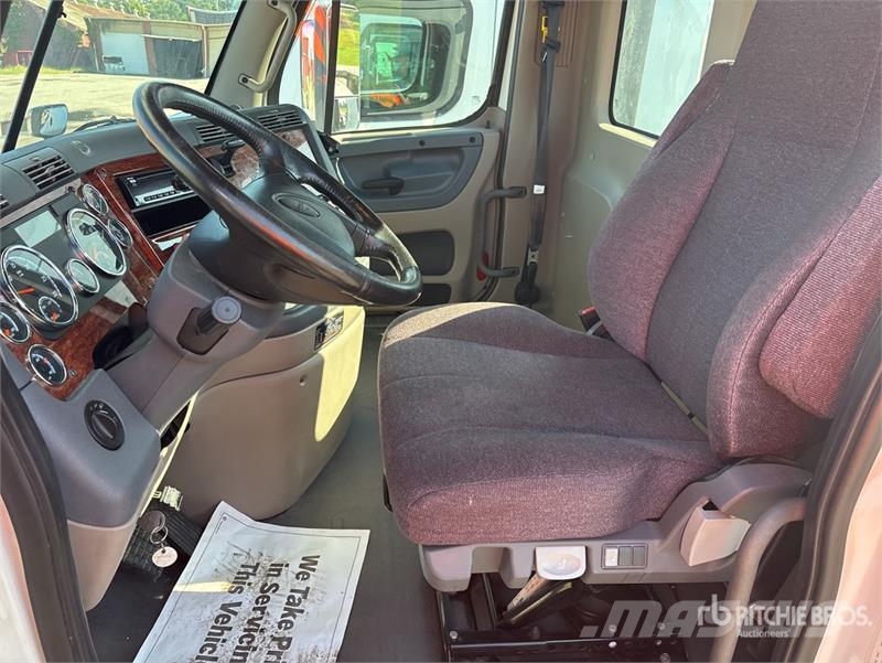 Freightliner Cascadia 113 4x2 Car Carrier Truck Trasportatore per veicoli