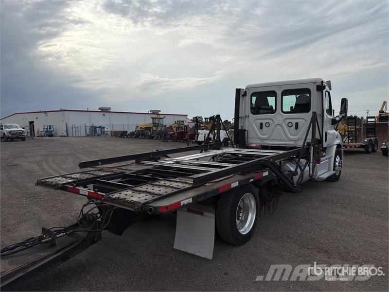 Freightliner Cascadia 113 Trasportatore per veicoli