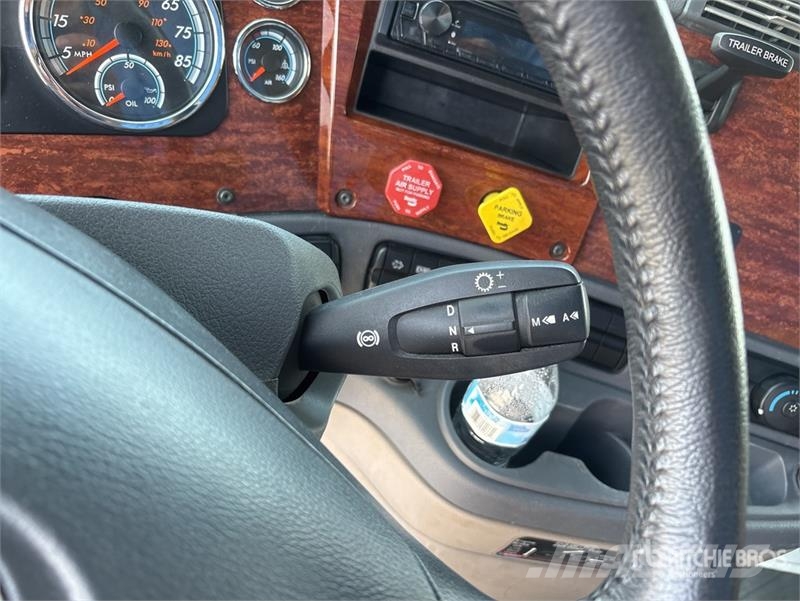 Freightliner Cascadia 113 Camiones portavehículos