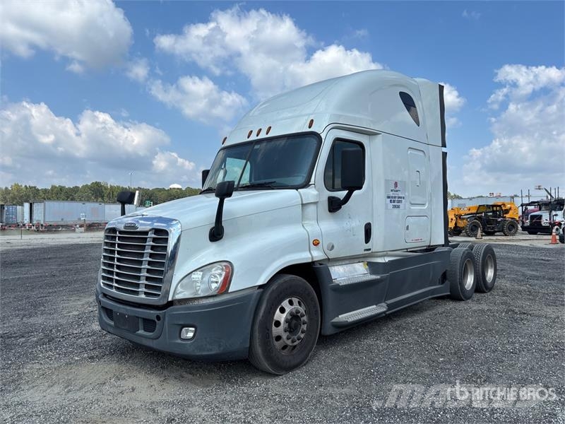 Freightliner Cascadia 125 6x4 T/A Sleeper Truck Tractor Naudoti vilkikai