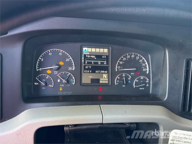 Freightliner Cascadia 126 6x4 T/A Sleeper Truck Tractor Vilcēji