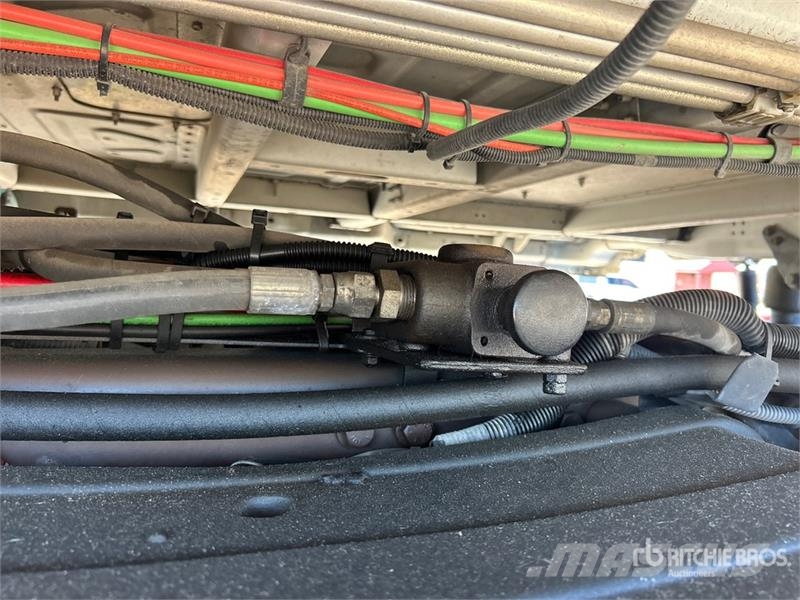 Freightliner Cascadia 113 6x4 Sleeper Car Carrier Truck Autovežiai