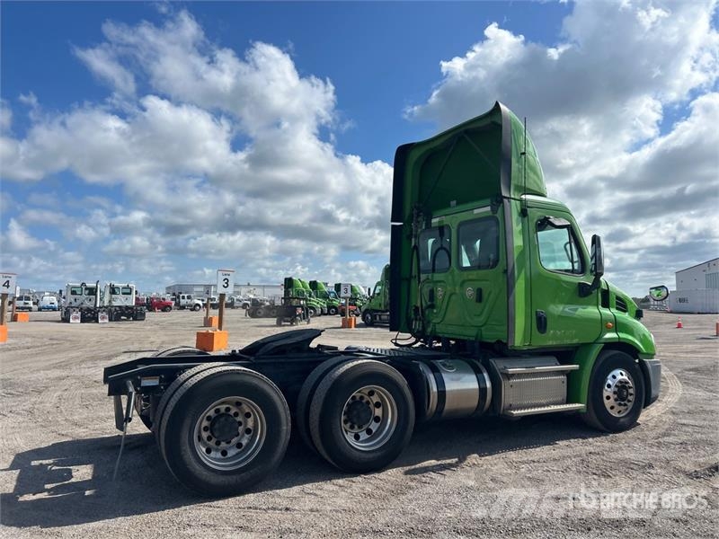 Freightliner Cascadia 113 中古トラクターヘッド | トレーラーヘッド