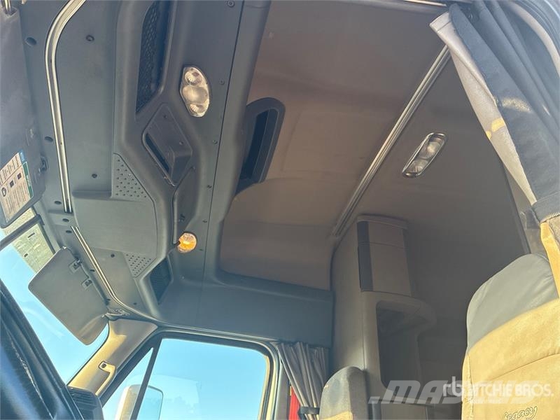 Freightliner Cascadia 125 Sadulveokid