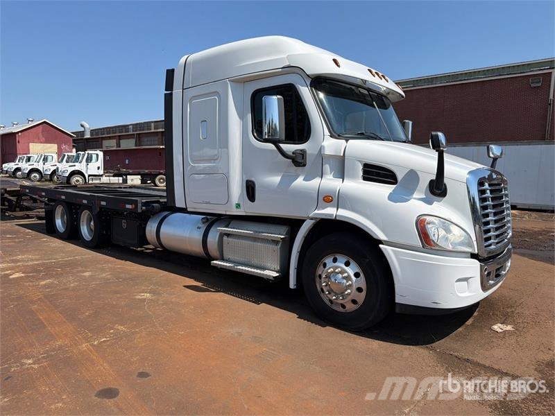 Freightliner Cascadia 113 6x4 Sleeper Car Carrier Truck Trasportatore per veicoli
