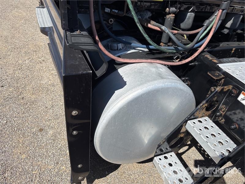 Freightliner Cascadia 126 6x4 T/A Sleeper Truck Tractor Седельные тягачи