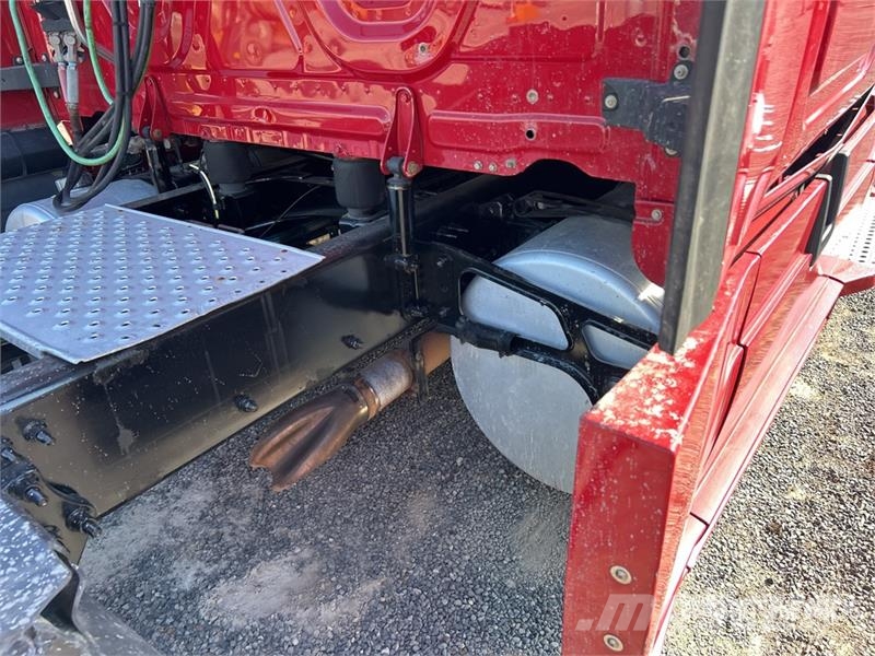 Freightliner Cascadia 126 6x4 T/A Sleeper Truck Tractor Trekkers