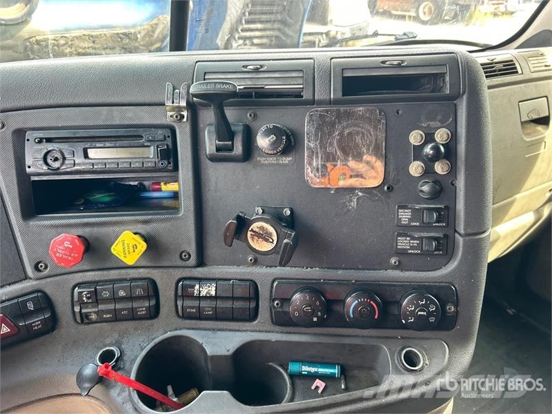 Freightliner Cascadia 125 6x4 T/A Sleeper Truck Tractor Sattelzugmaschinen