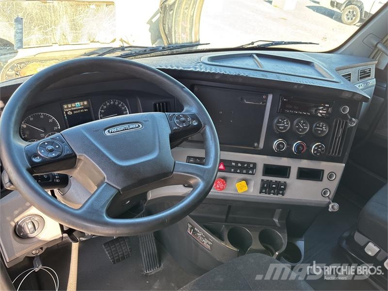 Freightliner Cascadia 126 6x4 T/A Sleeper Truck Tractor Τράκτορες
