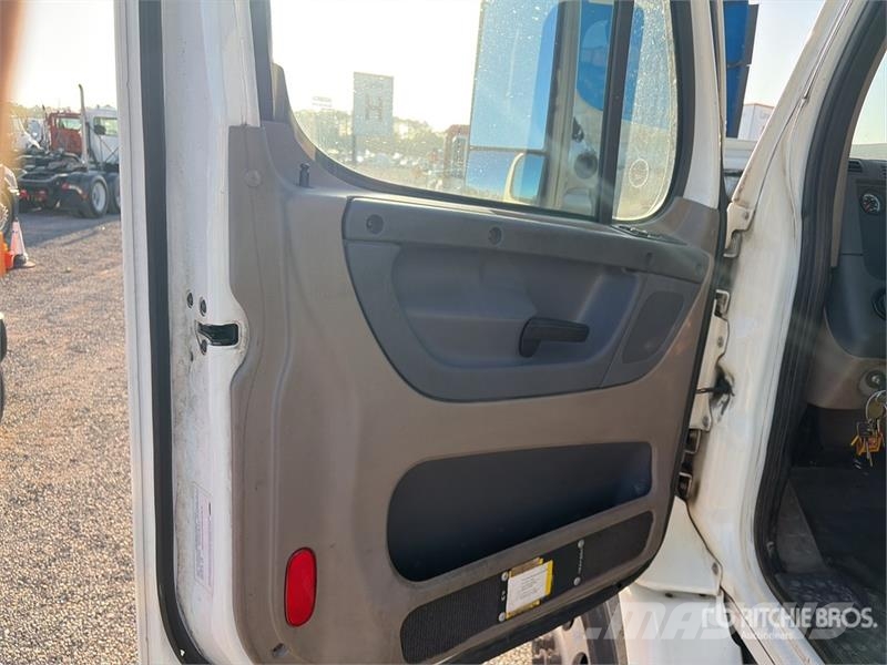 Freightliner Cascadia 113 Vetopöytäautot