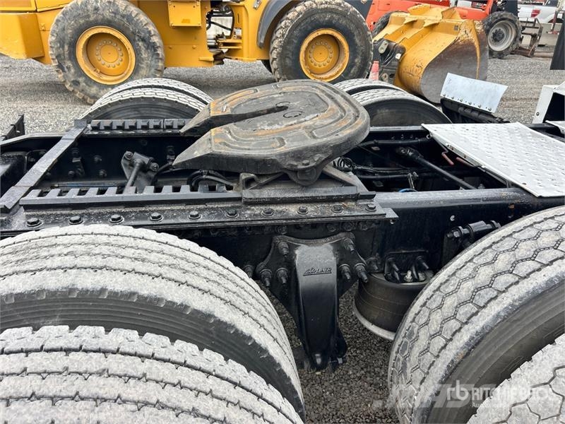 Freightliner Cascadia 125 6x4 T/A Sleeper Truck Tractor Vilcēji