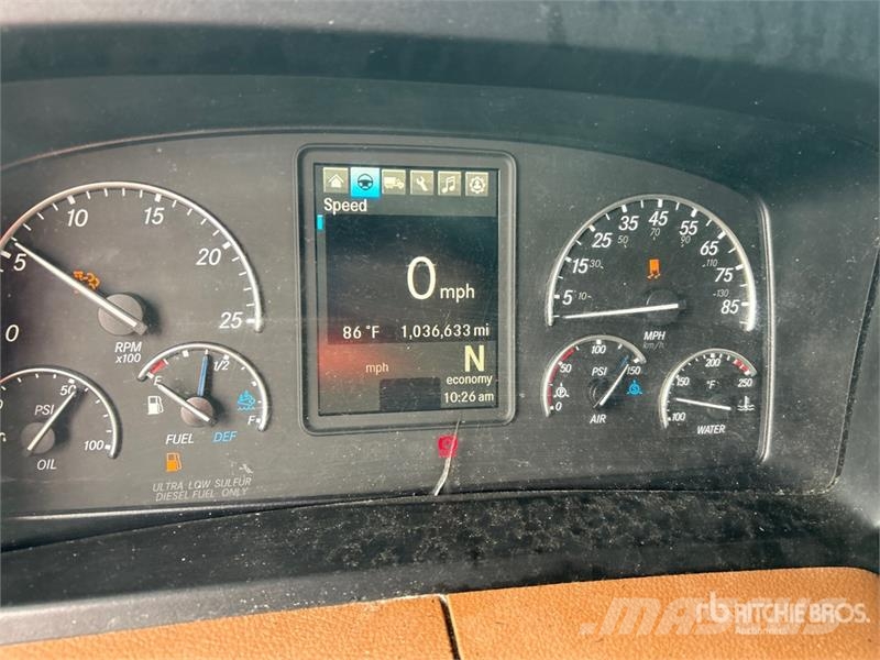 Freightliner Cascadia 126 6x4 T/A Sleeper Truck Tractor Tegljači