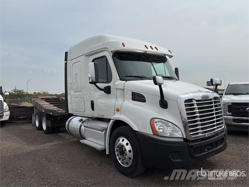 Freightliner Cascadia 113 6x4 Sleeper Car Carrier Truck Evakuatori