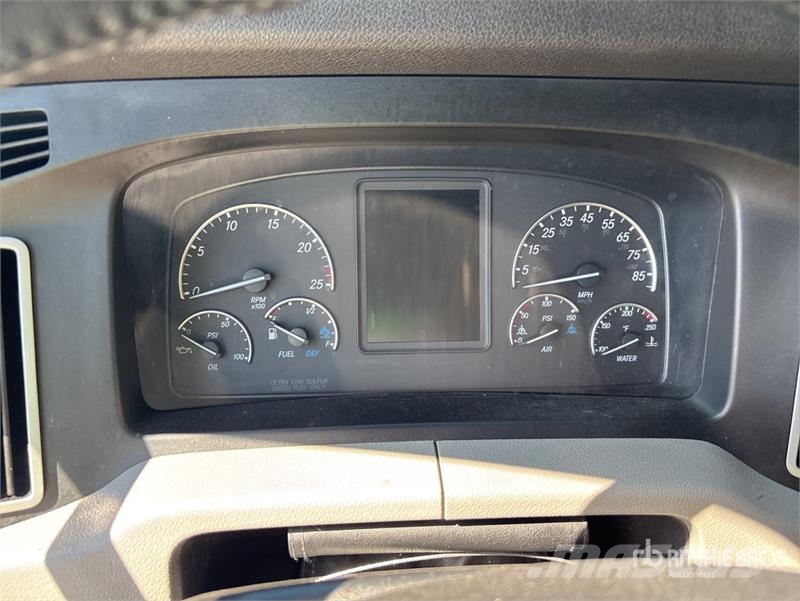 Freightliner Cascadia 126 6x4 T/A Sleeper Truck Tractor Седельные тягачи