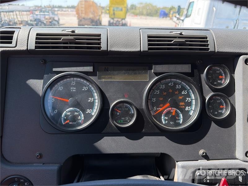 Freightliner Cascadia 125 6x4 T/A Sleeper Truck Tractor Tegljači