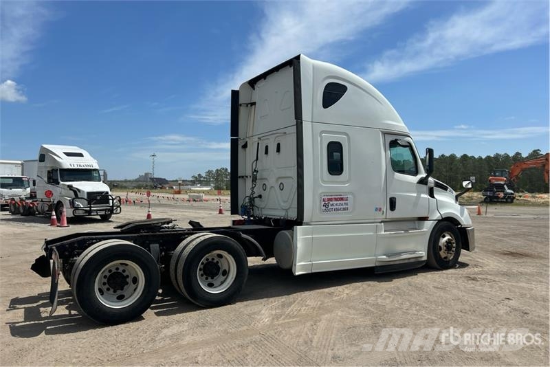 Freightliner Cascadia 126 6x4 T/A Sleeper Truck Tractor Vilcēji