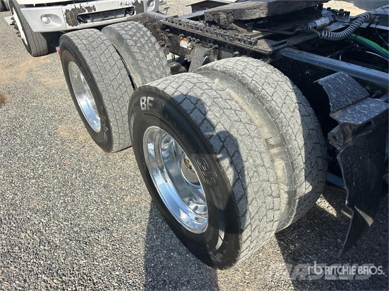 Freightliner Cascadia 126 6x4 T/A Sleeper Truck Tractor Trekkers