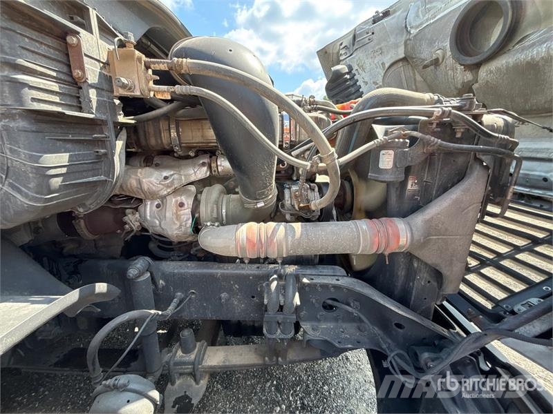 Freightliner Cascadia 125 6x4 T/A Sleeper Truck Tractor Naudoti vilkikai