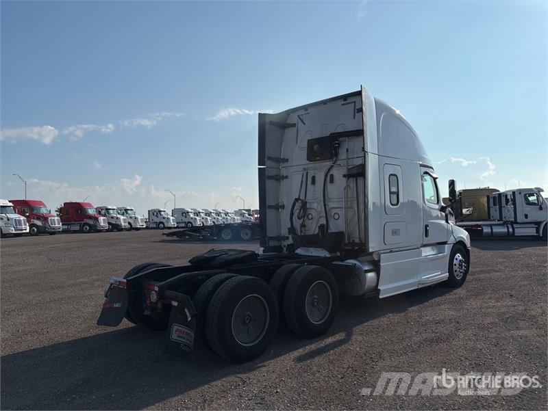 Freightliner Cascadia 126 6x4 T/A Sleeper Truck Tractor 트랙터 유닛