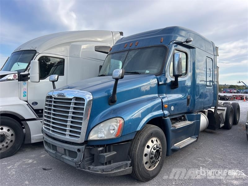 Freightliner Cascadia 125 6x4 T/A Sleeper Truck Tractor Traktorske jedinice