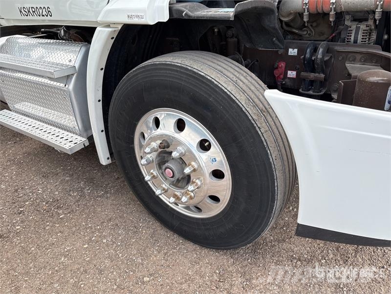 Freightliner Cascadia 113 Trasportatore per veicoli