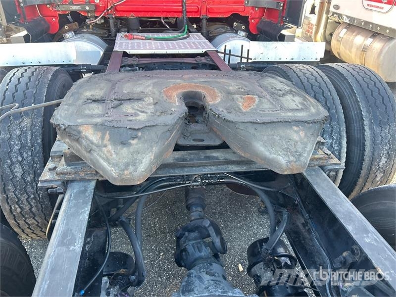 Freightliner Cascadia 126 6x4 T/A Sleeper Truck Tractor Тягачі