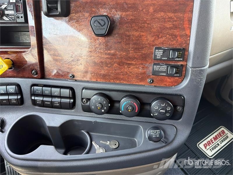 Freightliner Cascadia 113 6x4 Sleeper Car Carrier Truck Autotransporteri