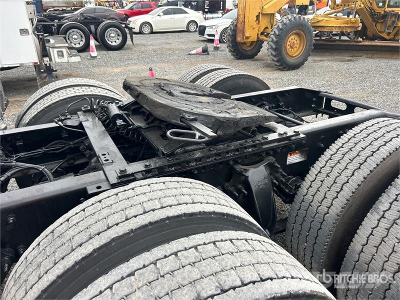 Freightliner Cascadia 126 6x4 T/A Sleeper Truck Tractor Vilcēji