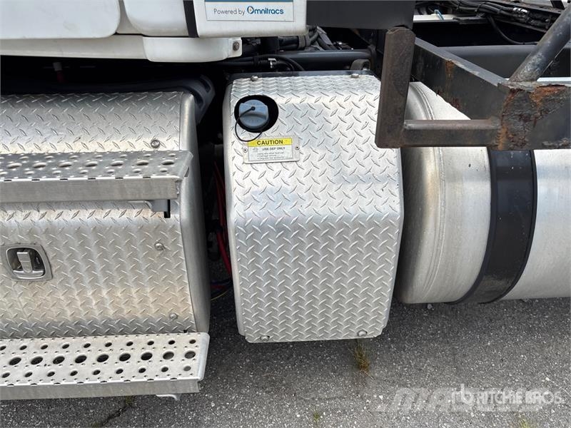 Freightliner Cascadia 113 4x2 Car Carrier Truck Vehicle transporters