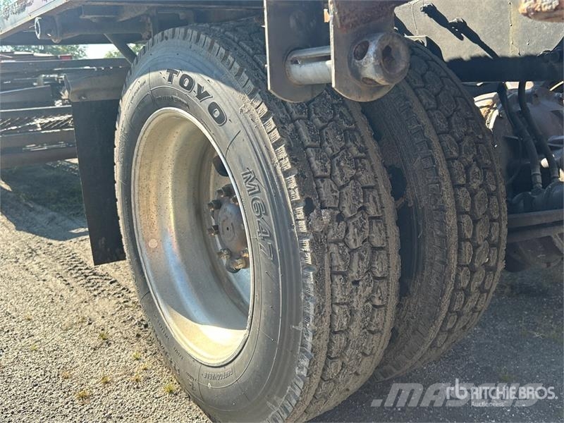 Freightliner Cascadia 113 4x2 Car Carrier Truck Trasportatore per veicoli