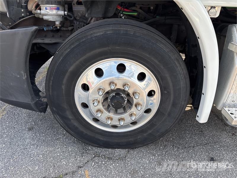Freightliner Cascadia 113 Camiones portacoches