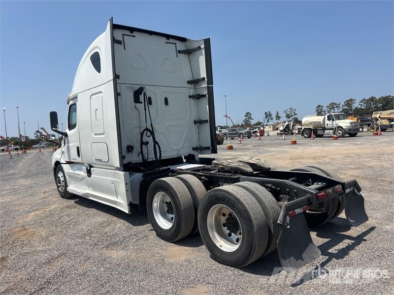 Freightliner Cascadia 126 6x4 T/A Sleeper Truck Tractor وحدات الجر