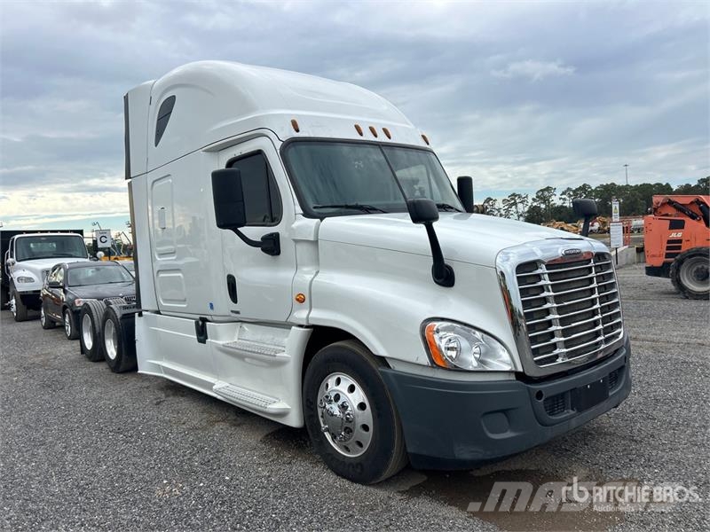 Freightliner Cascadia 125 6x4 T/A Sleeper Truck Tractor Vilcēji