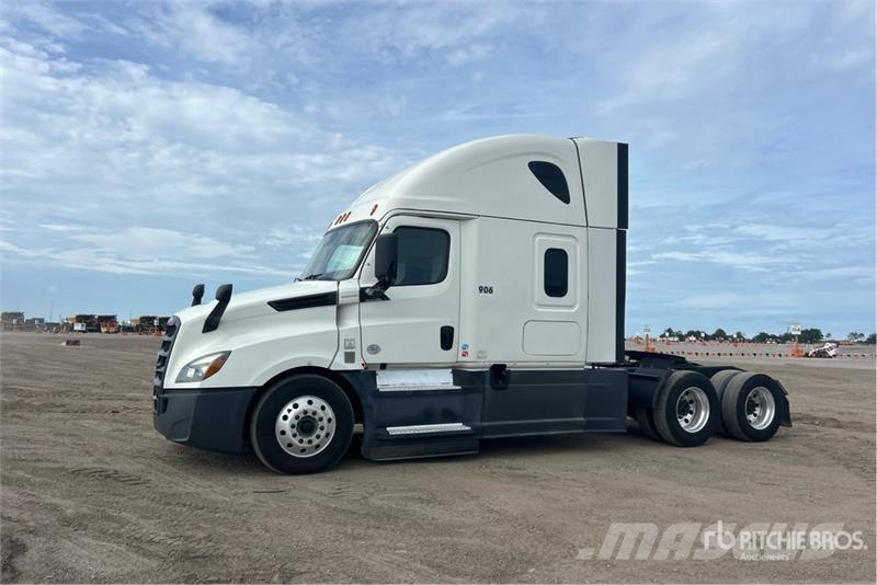 Freightliner Cascadia 126 6x4 T/A Sleeper Truck Tractor Vilcēji