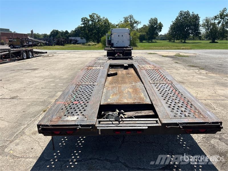 Freightliner Cascadia 113 6x4 Sleeper Car Carrier Truck Autovežiai