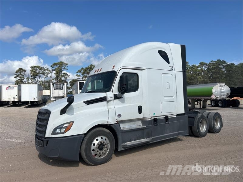 Freightliner Cascadia 126 6x4 T/A Sleeper Truck Tractor Cabezas tractoras