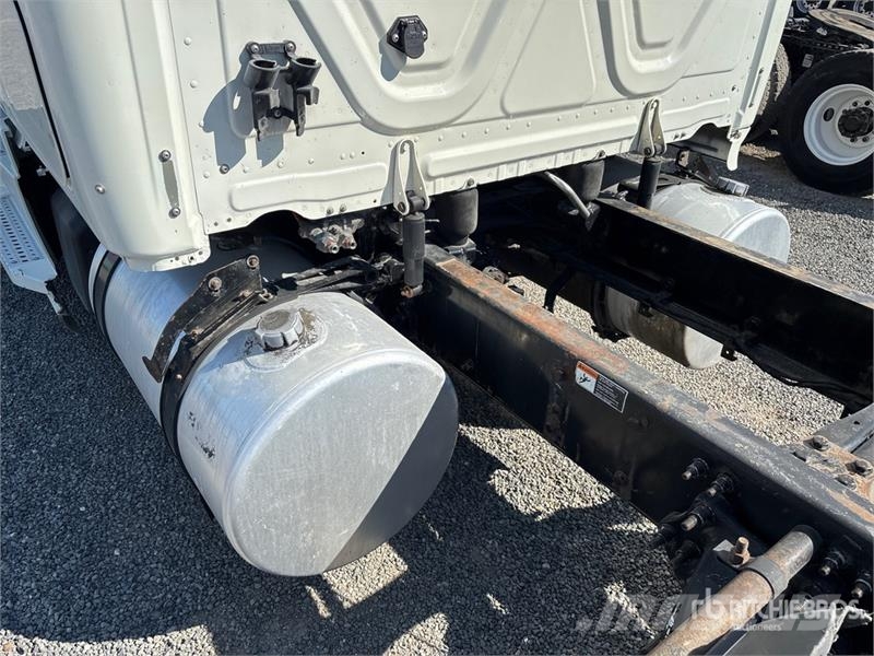 Freightliner Cascadia 126 6x4 T/A Sleeper Truck Tractor Tegljači