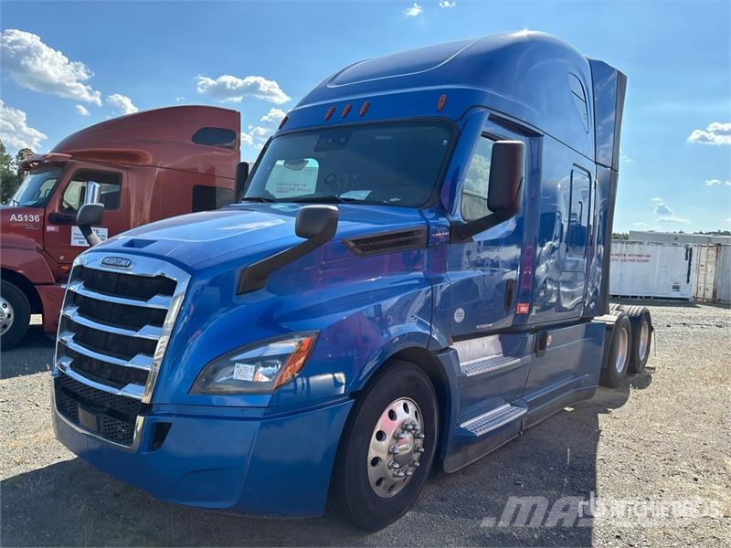 Freightliner Cascadia 126 6x4 T/A Sleeper Truck Tractor Sadulveokid