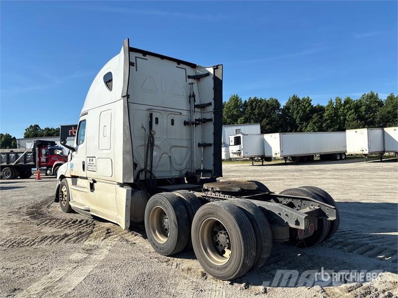 Freightliner Cascadia 126 6x4 T/A Sleeper Truck Tractor 曳引機組件