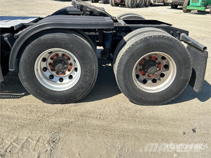 Freightliner Cascadia 125 6x4 6x4 T/A Sleeper Truck Tractor Седельные тягачи