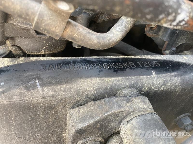 Freightliner Cascadia 126 6x4 T/A Sleeper Truck Tractor (Inoper 中古トラクターヘッド | トレーラーヘッド