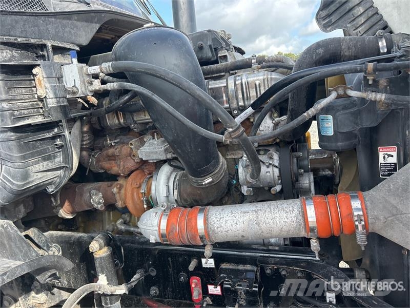 Freightliner Cascadia 125 6x4 T/A Sleeper Truck Tractor Седельные тягачи