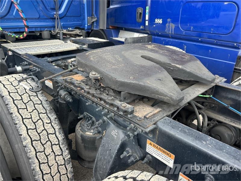Freightliner Cascadia 126 6x4 T/A Sleeper Truck Tractor Tractor Units