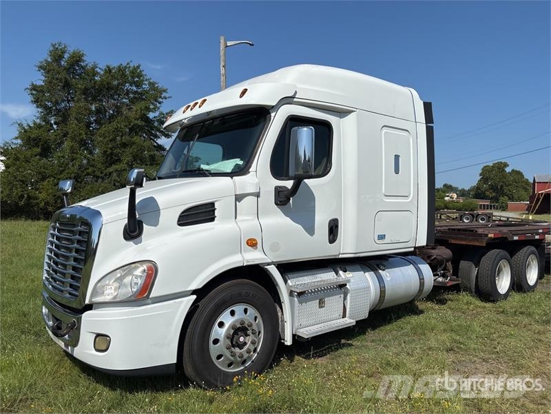 Freightliner Cascadia 113 6x4 Sleeper Car Carrier Truck Car carriers
